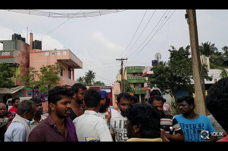 Celebs-at-Chennai-Flood-Relief-Activities